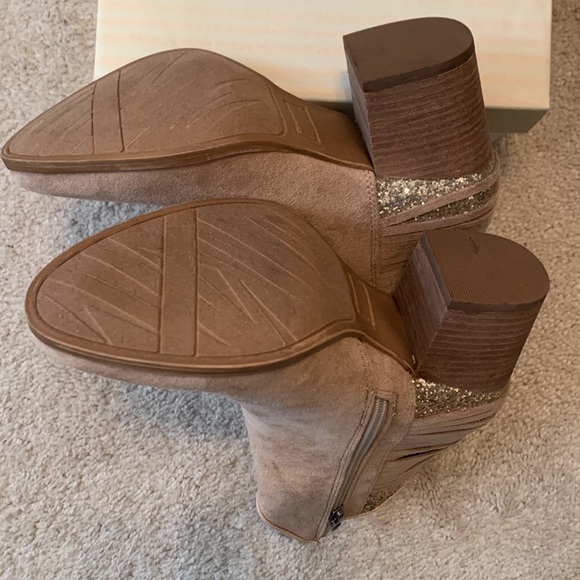 Gypsy taupe booties. - Picture 5 of 8